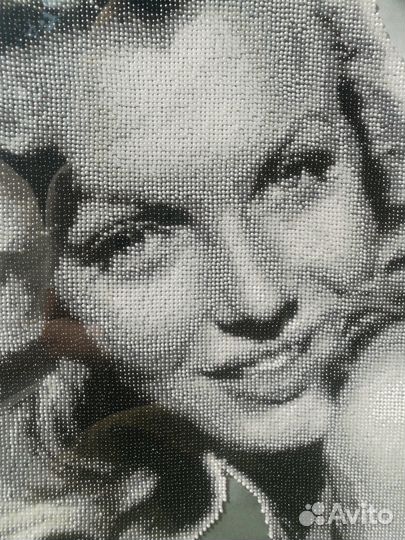 Картина вышитая бисером