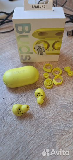 Беспроводные наушники samsung buds