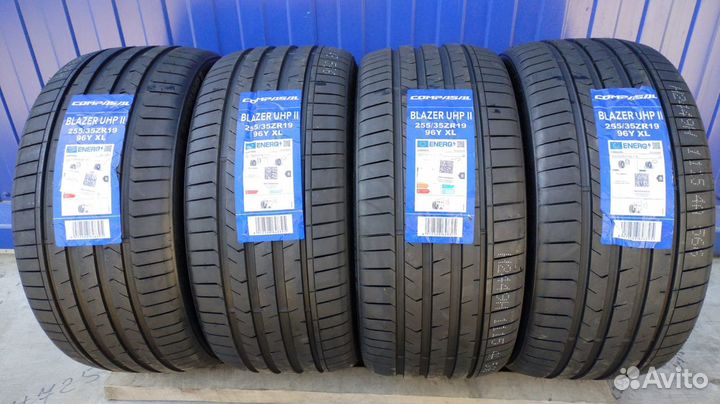 Compasal Blazer UHP II 255/35 R19