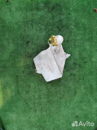 Бачок стеклоомывателя стекла Ford Fiesta MK4