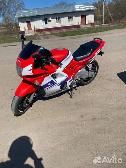 Honda cbr 600f2