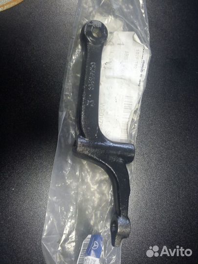 Рычаг маятниковый рулевой трапеции (A1243321220)