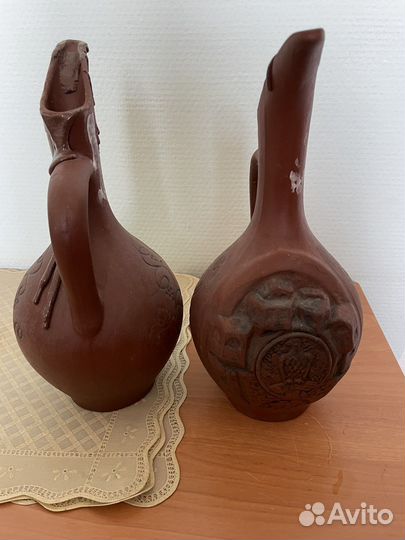 Глиняный кувшин для вина