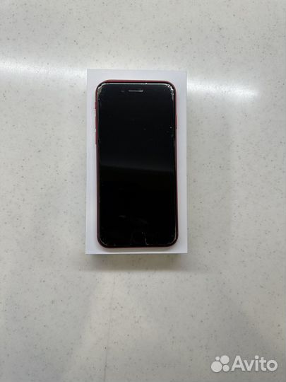 iPhone SE, 64 ГБ