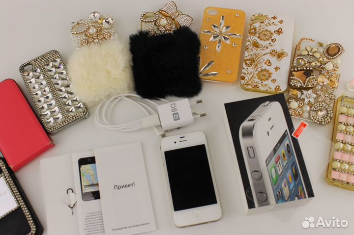 Телефон iPhone 4 + 9 чехлов