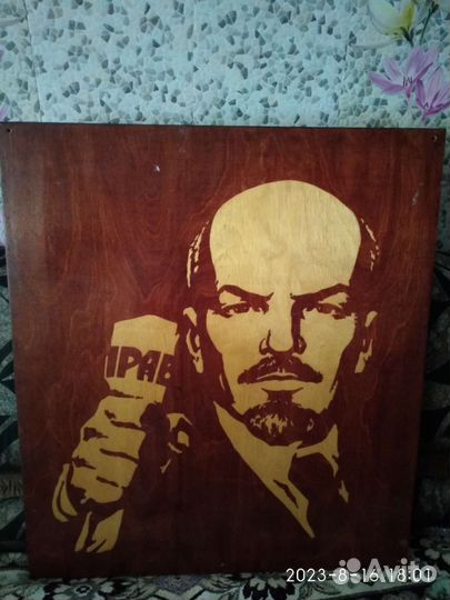 Портрет Ленина (резьба по дереву)