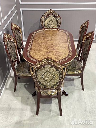 Стол со стульями