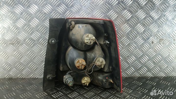 Б/У Б/У Фонарь задний левый LR018443 land rover