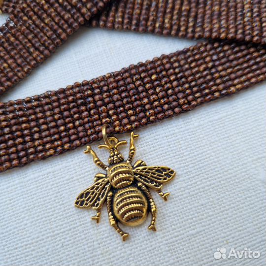 Чокер с пчелой