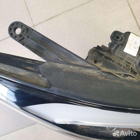 Передняя правая фара на SantaFe DM ксенон