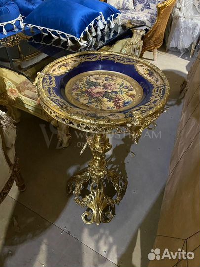 Стол. Подставка. Мебель из Европы. Антиквариат