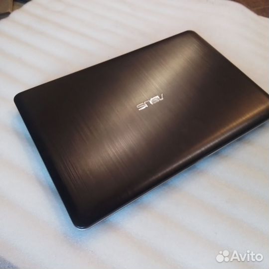 Ноутбук asus в хорошем состоянии