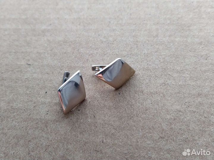 Серьги ромбы новые