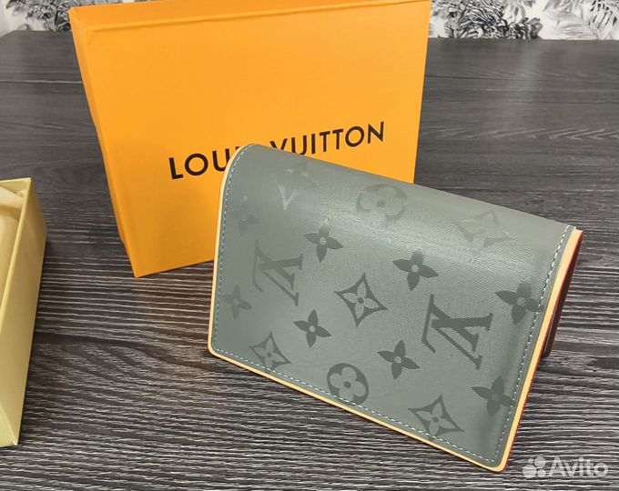 Кожаная обложка на паспорт LV Titanium grey новая