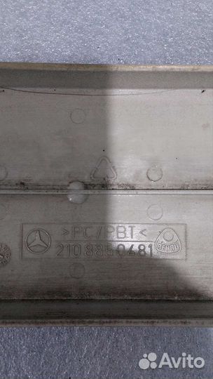 Подномерник на Мерседес Е 210(рестайлинг)