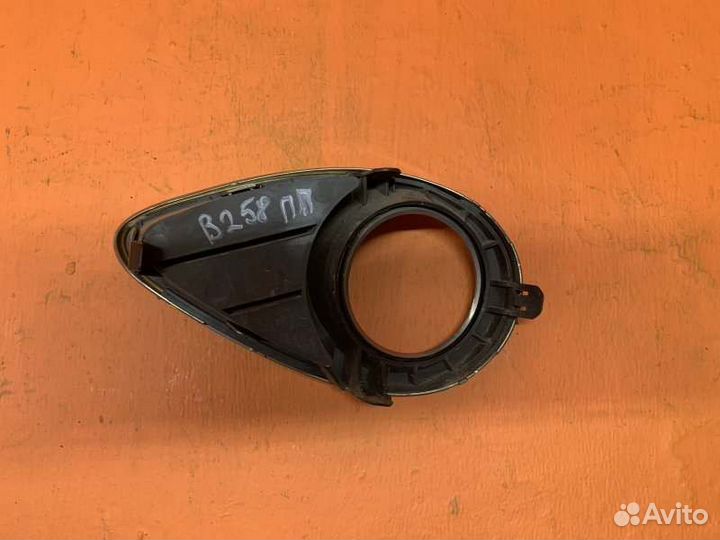 Рамка противотуманной фары передняя правая