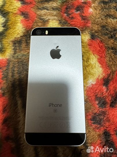 iPhone SE, 32 ГБ