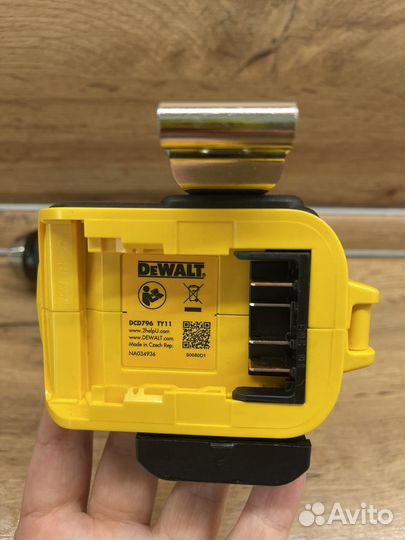 Шуруповерт Dewalt DCD796 Type11