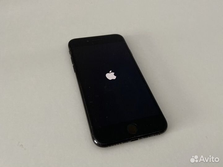 Телефон iPhone 7 128 gb чёрный