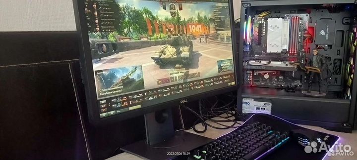 Мощный игровой компьютер с монитором