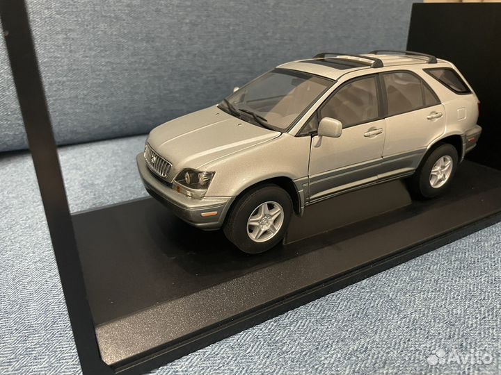 AutoArt Lexus RX300 1:18