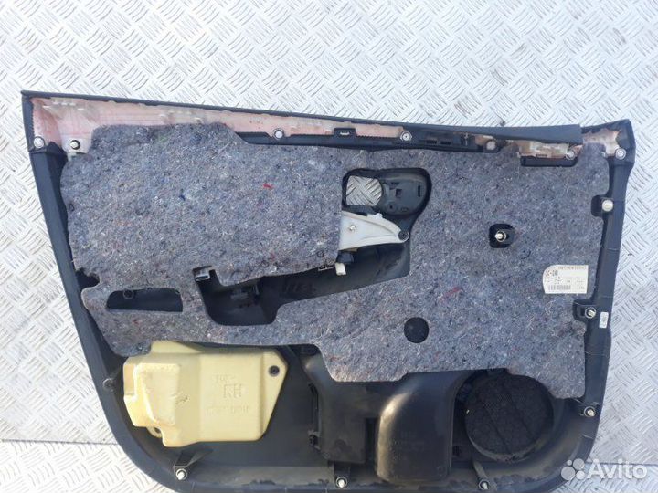 Обшивка двери прав. перед. Toyota Corolla