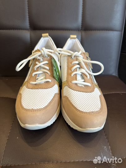 Кроссовки 38 кожаные перфорированные новые