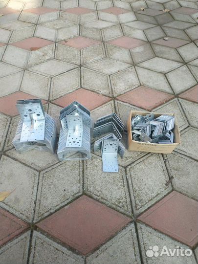 Анкерные болты, крепёжные углы и другие крепежи