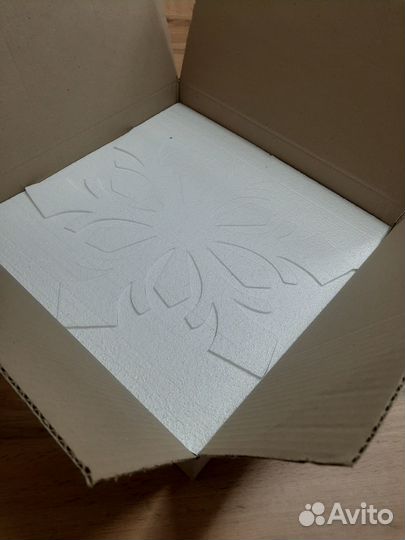 Большие снежинки из пенопласта