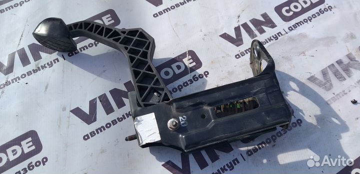 Педаль сцепления Skoda Octavia Tour