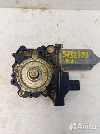 Моторчик заднего левого стеклоподъемника