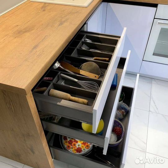 П образная кухня на заказ. Производство Новоселово