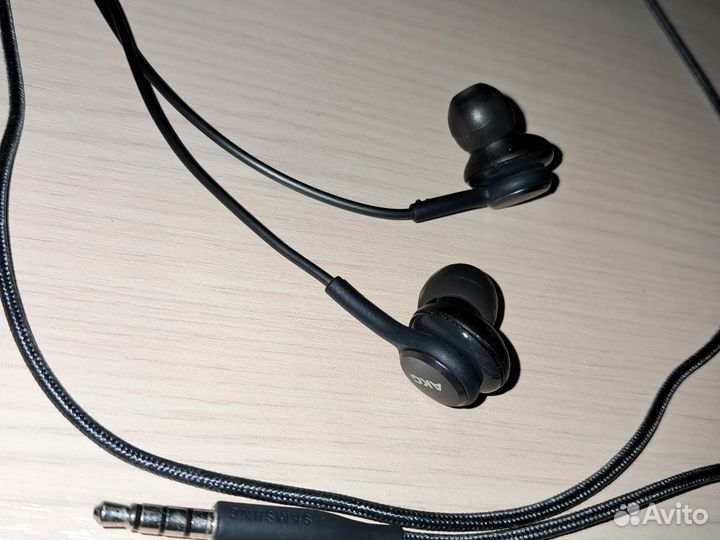 Гарнитура AKG 3.5 мм