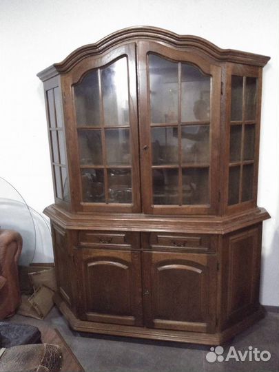 Антикварная витрина