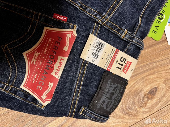 Новые джинсы Levi's