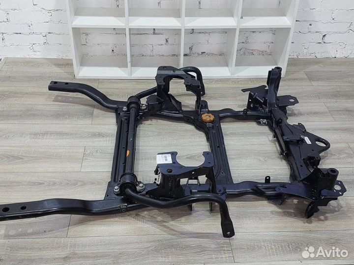 Подрамник переднего моста Land Rover Discovery 5