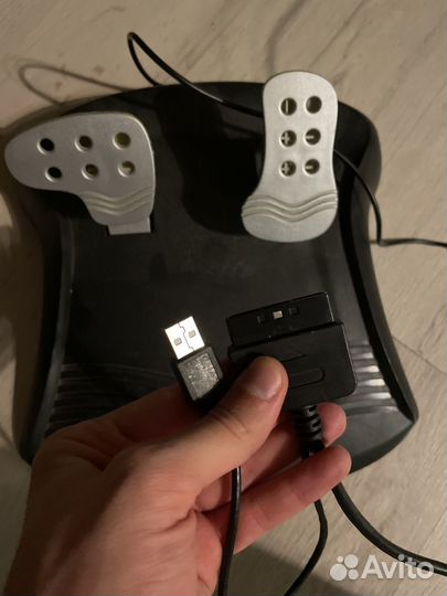 Игровой руль с педалями genius