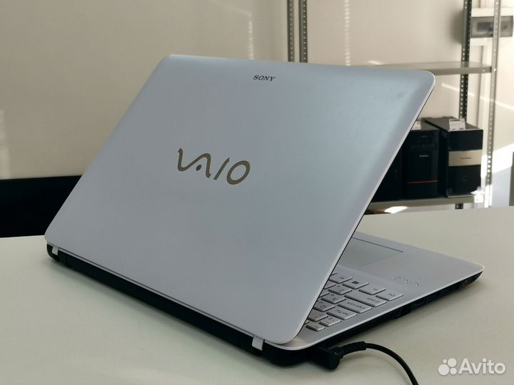 Шикарный ноутбук sony vaio на SSD