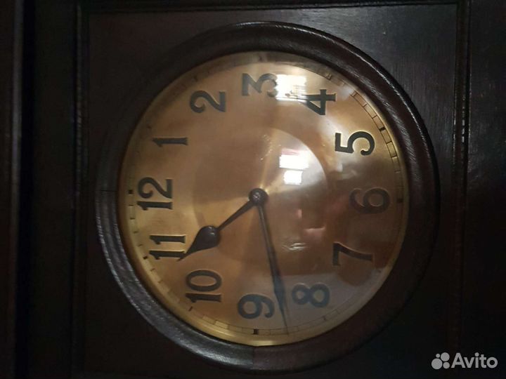Часы дуб 200 лет,рабочие идут точно,красивый звон