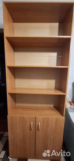 Книжный шкаф