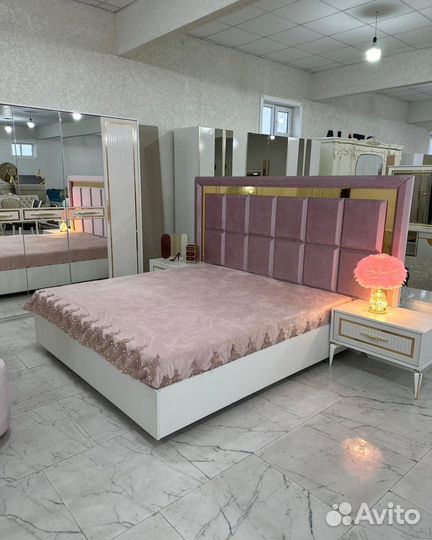 Спальный гарнитур