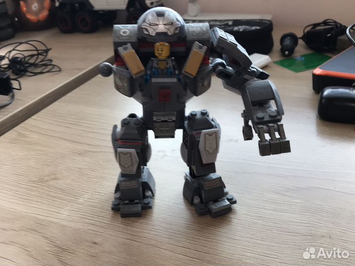 Робот лего