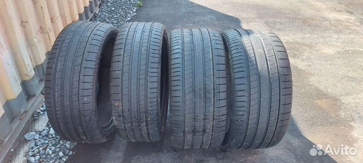 Pirelli P Zero PZ4 285/40 R23 и 325/35 R23