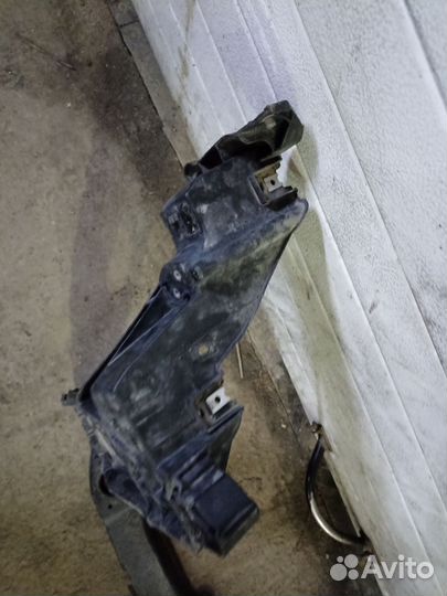 Панель передняя (телевизор) Kia sportage 4