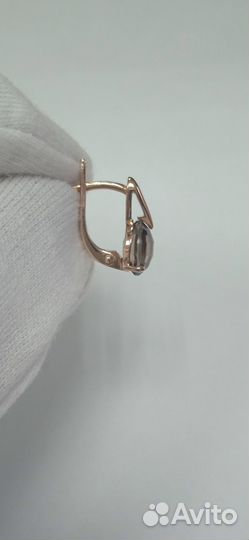 Золотые серьги с камнем