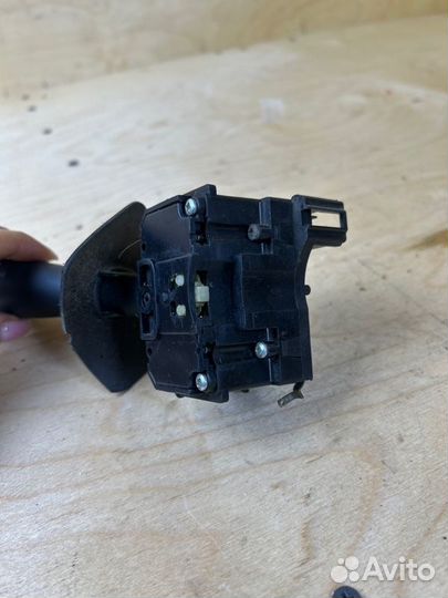 Подрулевой переключатель поворотников Renault Clio