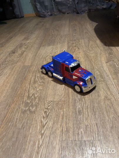 Робот трансформер на пульте