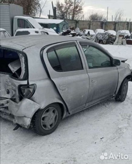 Toyota Vitz 1.3 AT, 2001, битый, 180 000 км