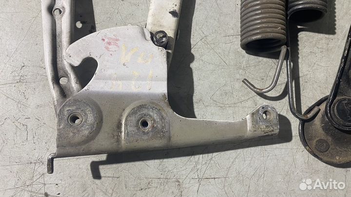 Петли капота Mercedes Benz W140