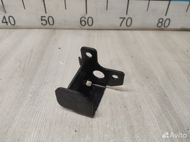 Б/У Кронштейн#001